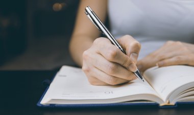 "The Only Four College Essay Writing Tips You'll Ever Need": Tips from Tufts Blogs