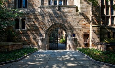 12 Secrets of College Admissions Officers  BY JAKE ROSSEN 2016