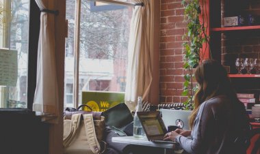 "Popular College Application Essay Topics (and How to Answer Them)": THE PRINCETON REVIEW